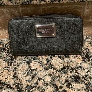 Michael Kors Zip Wallet